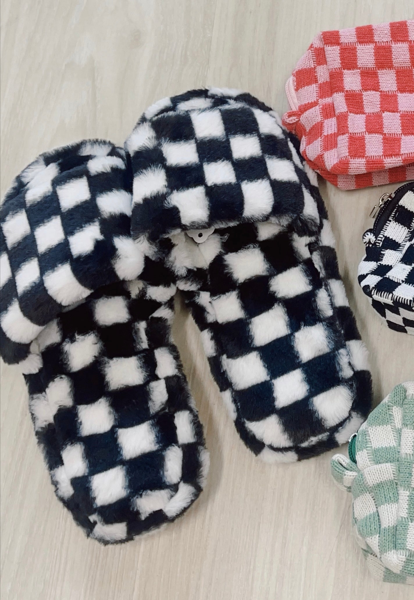 Luxe Lounge Checker Cozy Slipper