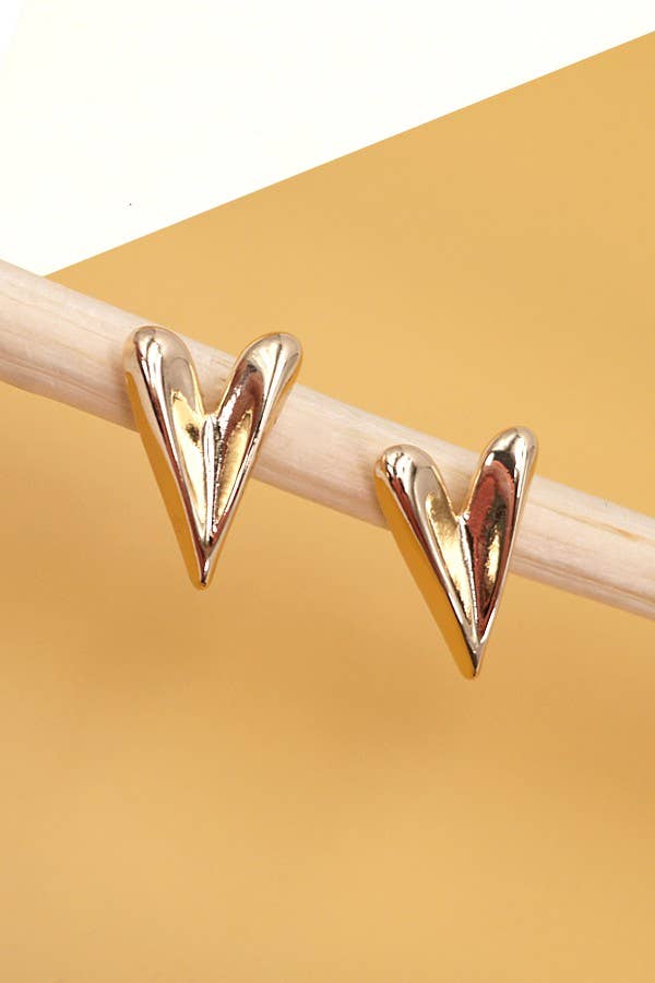 GOLD HEART DESIGN STUD EARRINGS